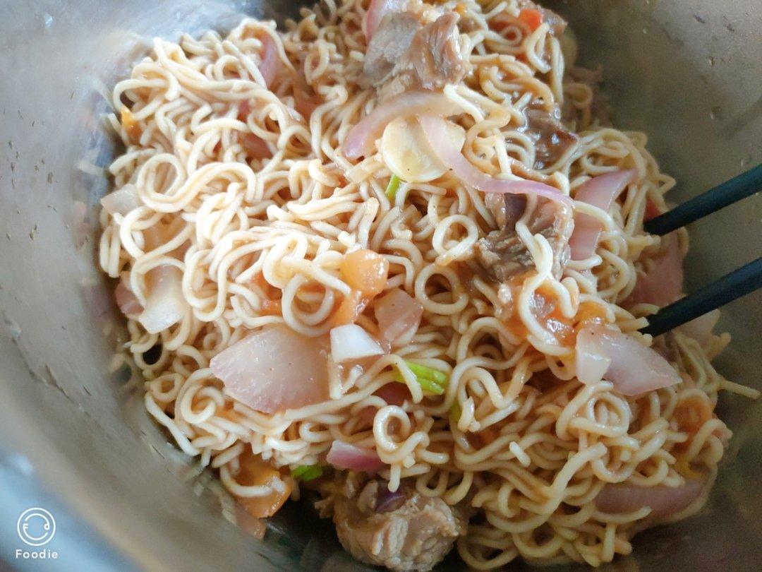 孜然牛肉炒拉条 家常面条百吃不厌的美味做法