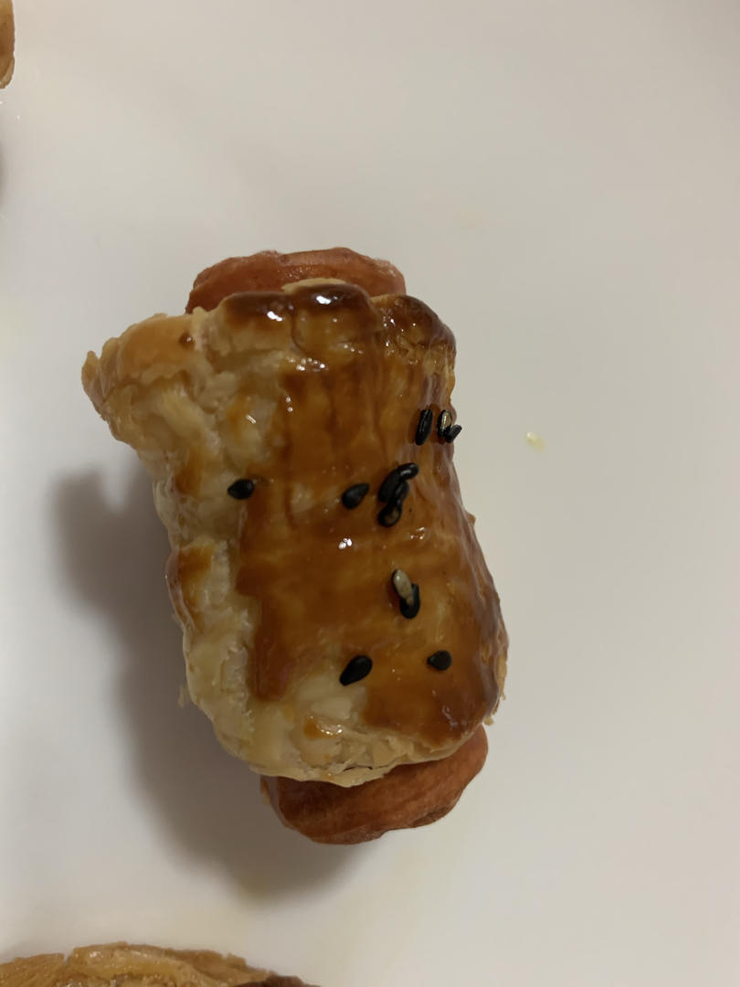 酥到掉渣的香肠酥皮卷，用蛋挞皮就能做