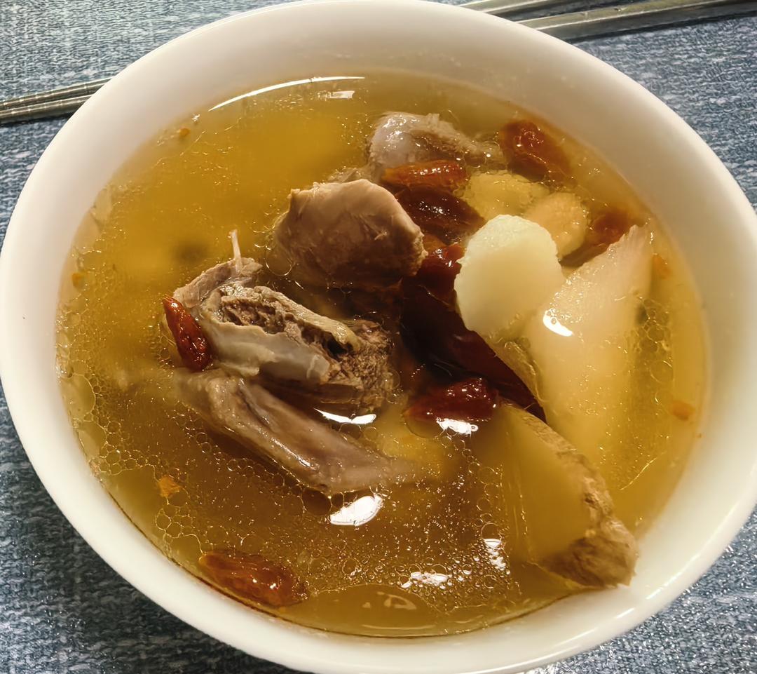 淮山炖鸽子