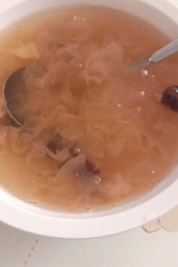 银耳莲子红枣桂圆汤