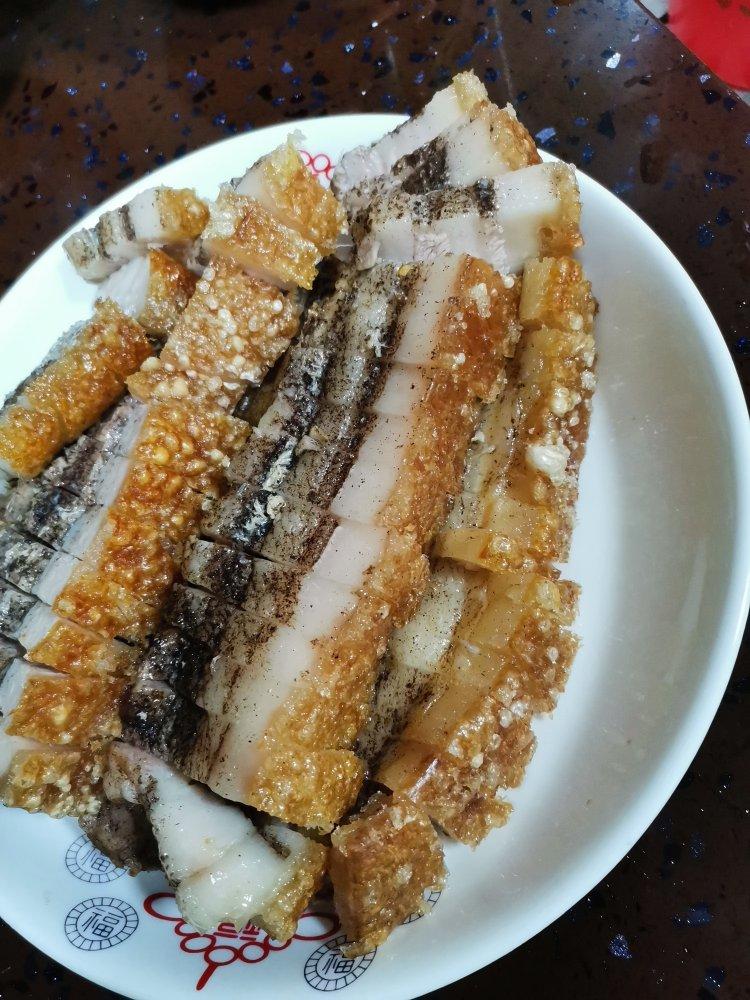 多次失败，越挫越勇终于做出来了广式脆皮烧肉