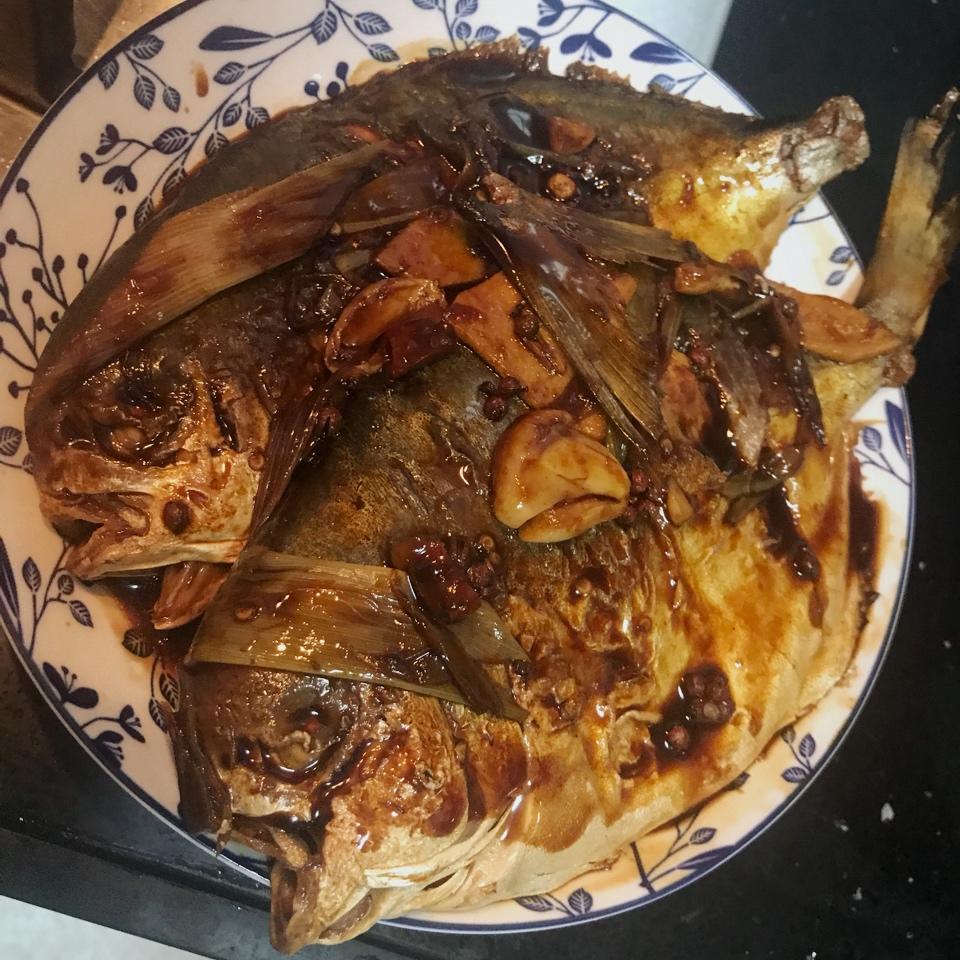 传统中式红烧平鱼