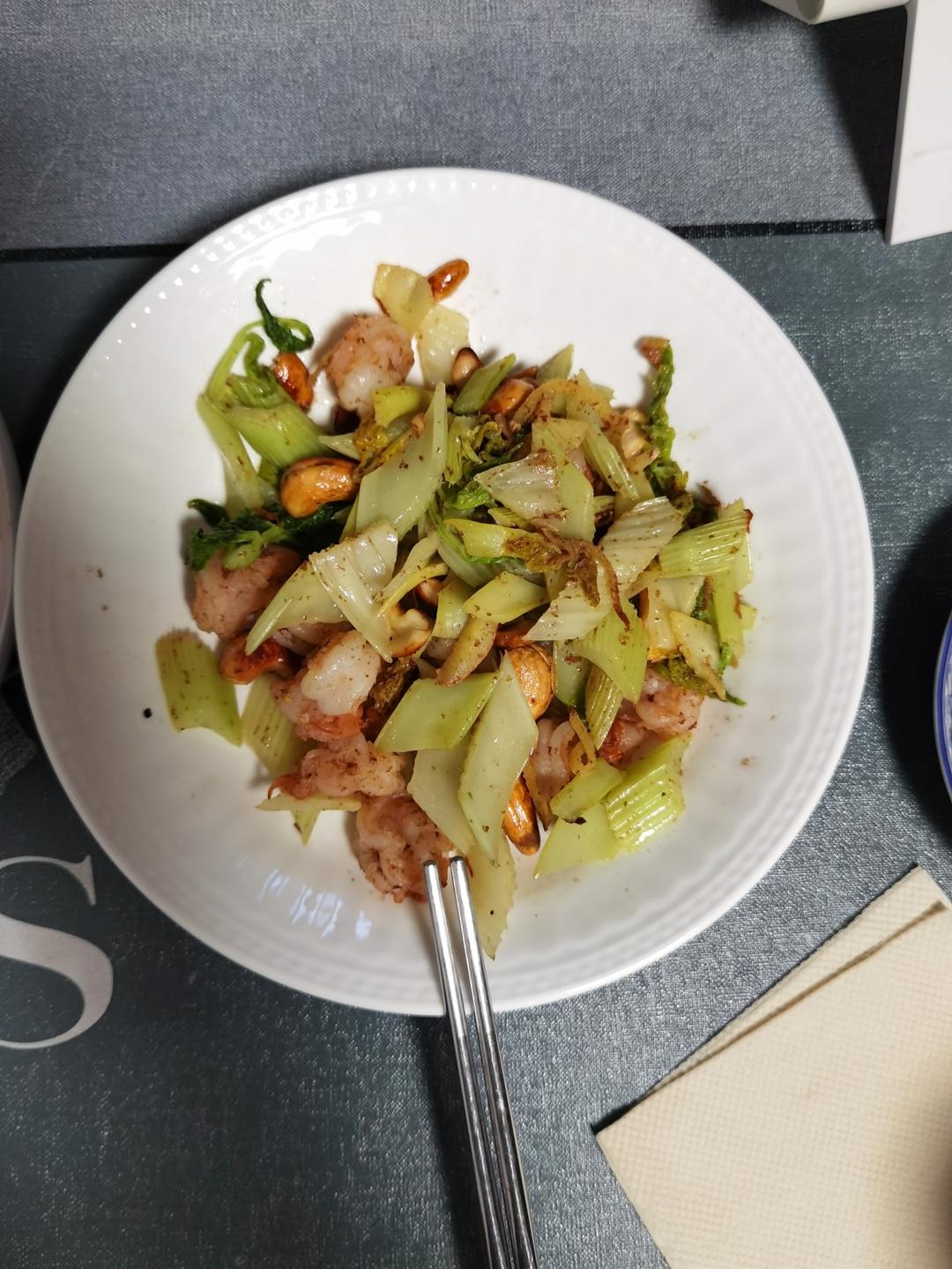 10分钟出锅的【西芹腰果炒虾仁】，清甜脆爽好吃不胖