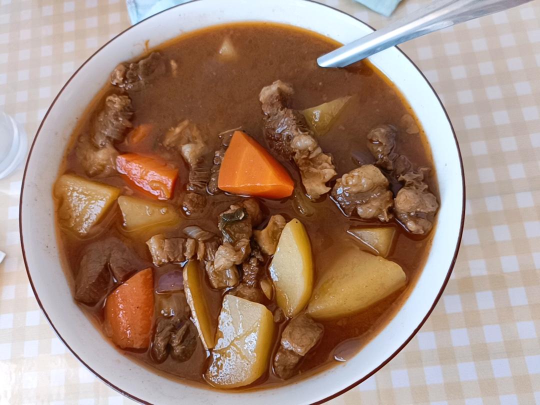 香喷喷炖牛腩