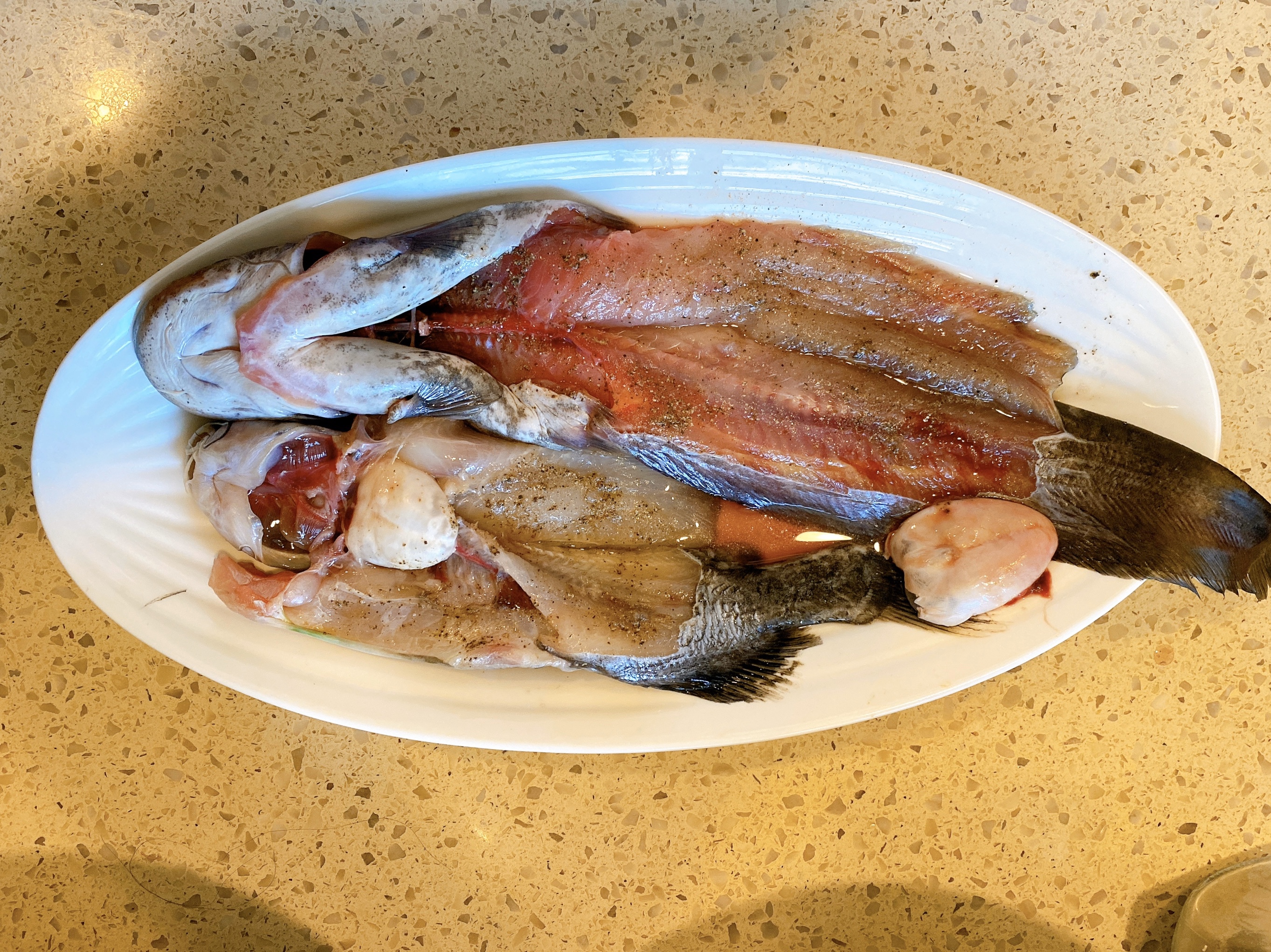 家常烤鱼（鲶鱼+黄辣丁）的做法 步骤1