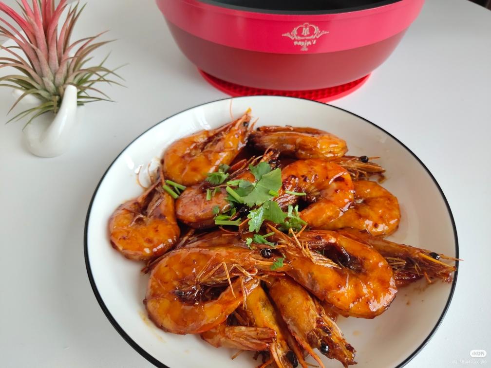 不吃虾的儿子吃半盘的～～糖醋虾的做法