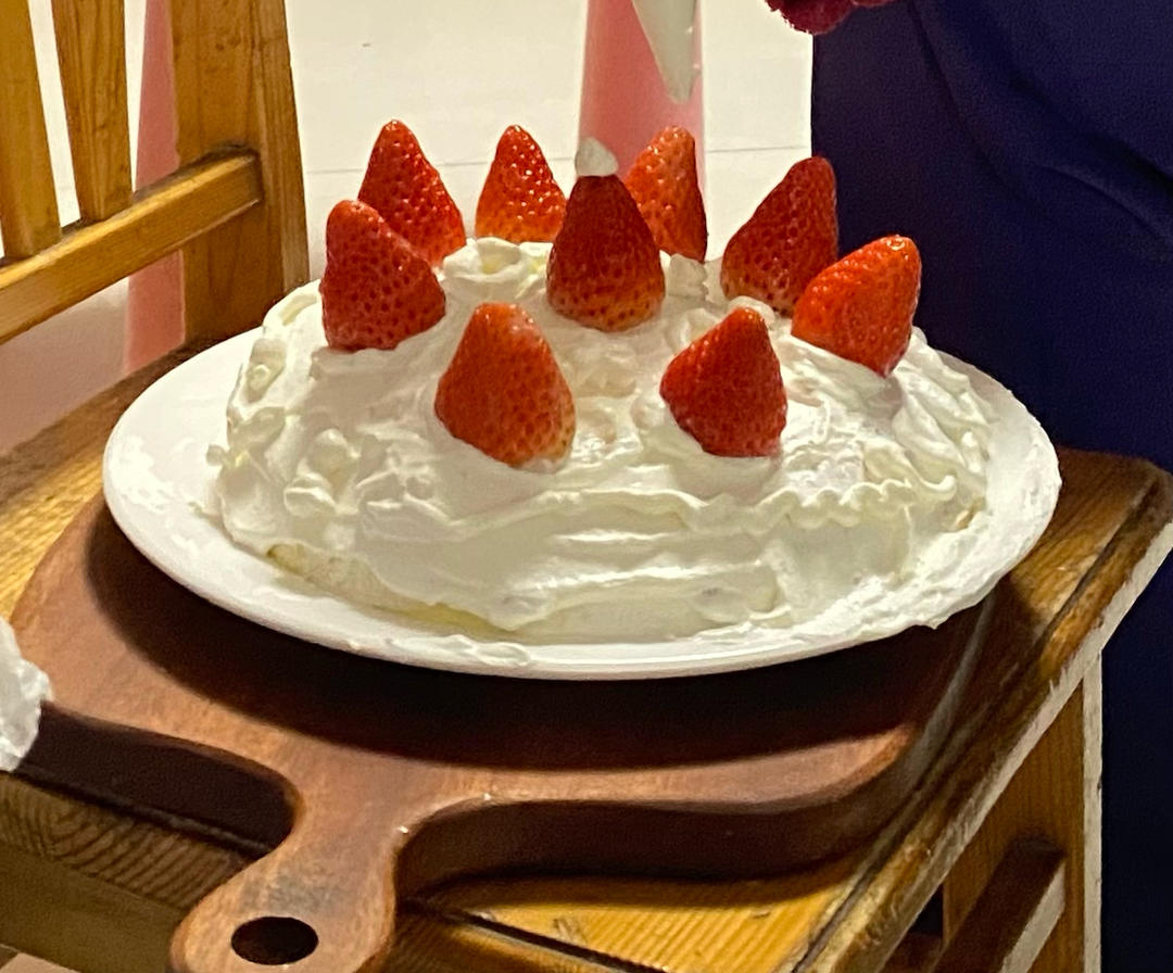 新手必成8寸生日蛋糕（详细多图干货经验分享，解决戚风蛋糕塌陷，奶油饰面涂不好，烤箱温度不好掌握等各种问题）