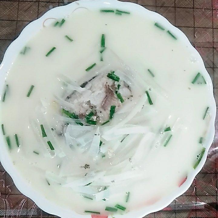 萝卜丝鲫鱼汤