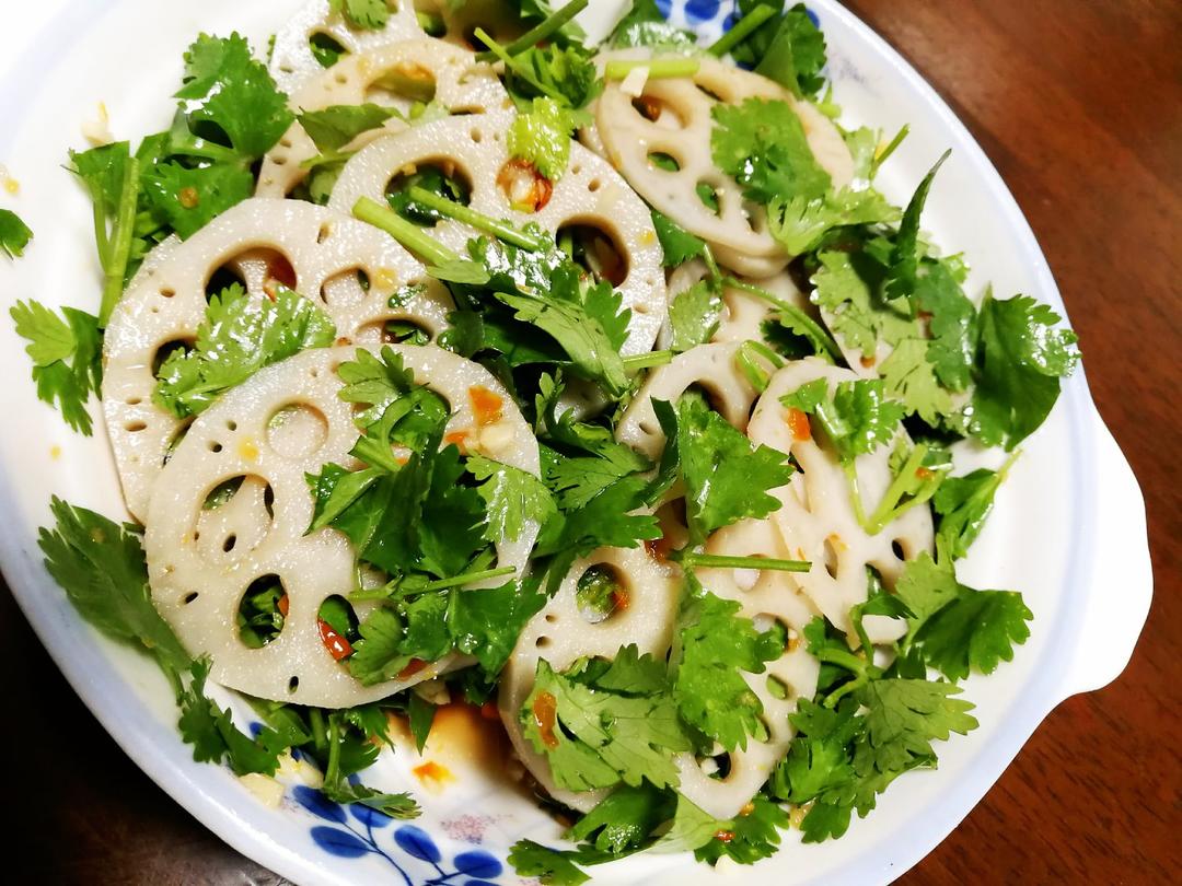 乖巧新手做的凉拌藕片