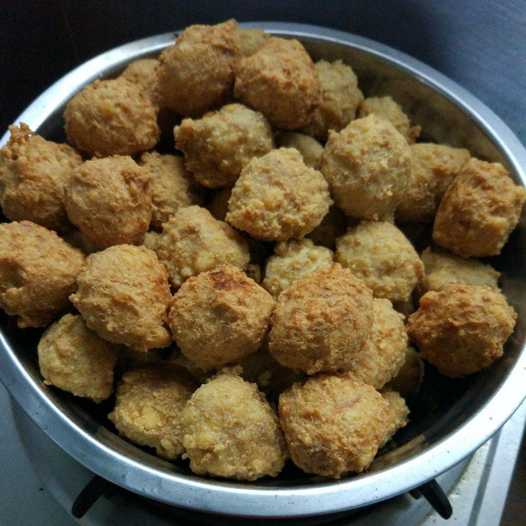 黑色的米粒12138做的香炸豆腐肉丸子