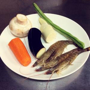 宝宝辅食之鲜虾时蔬烩饭的做法 步骤1