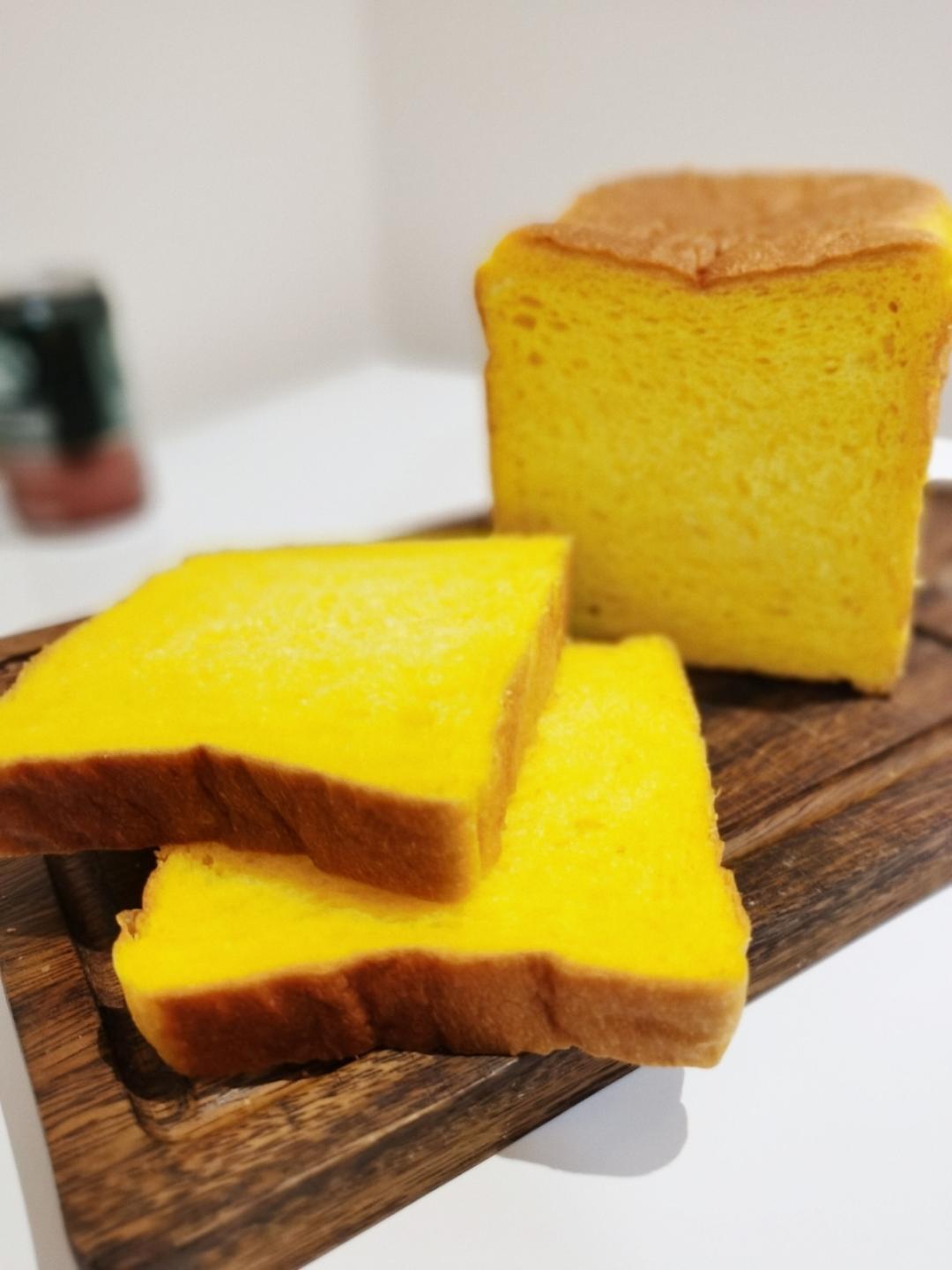 金灿灿的南瓜吐司，松软得没话说！