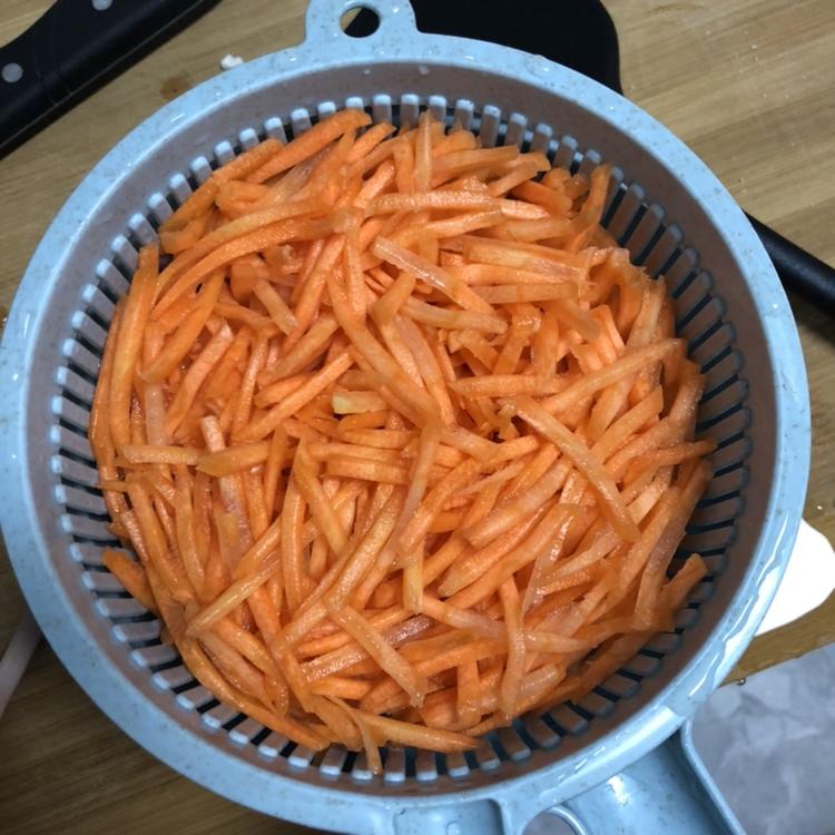 凉拌胡萝卜丝