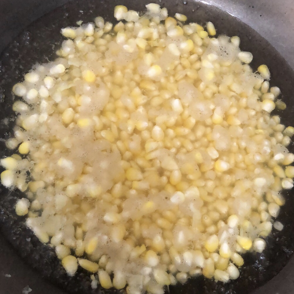 玉米马蹄饺子的做法 步骤2