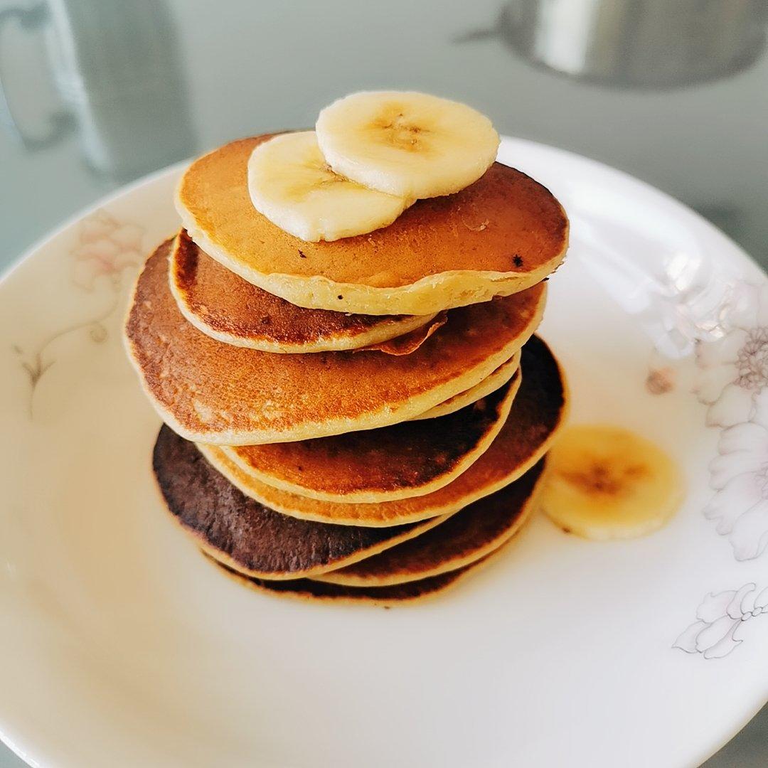 【减脂早餐】无油香蕉松饼（超简单）
