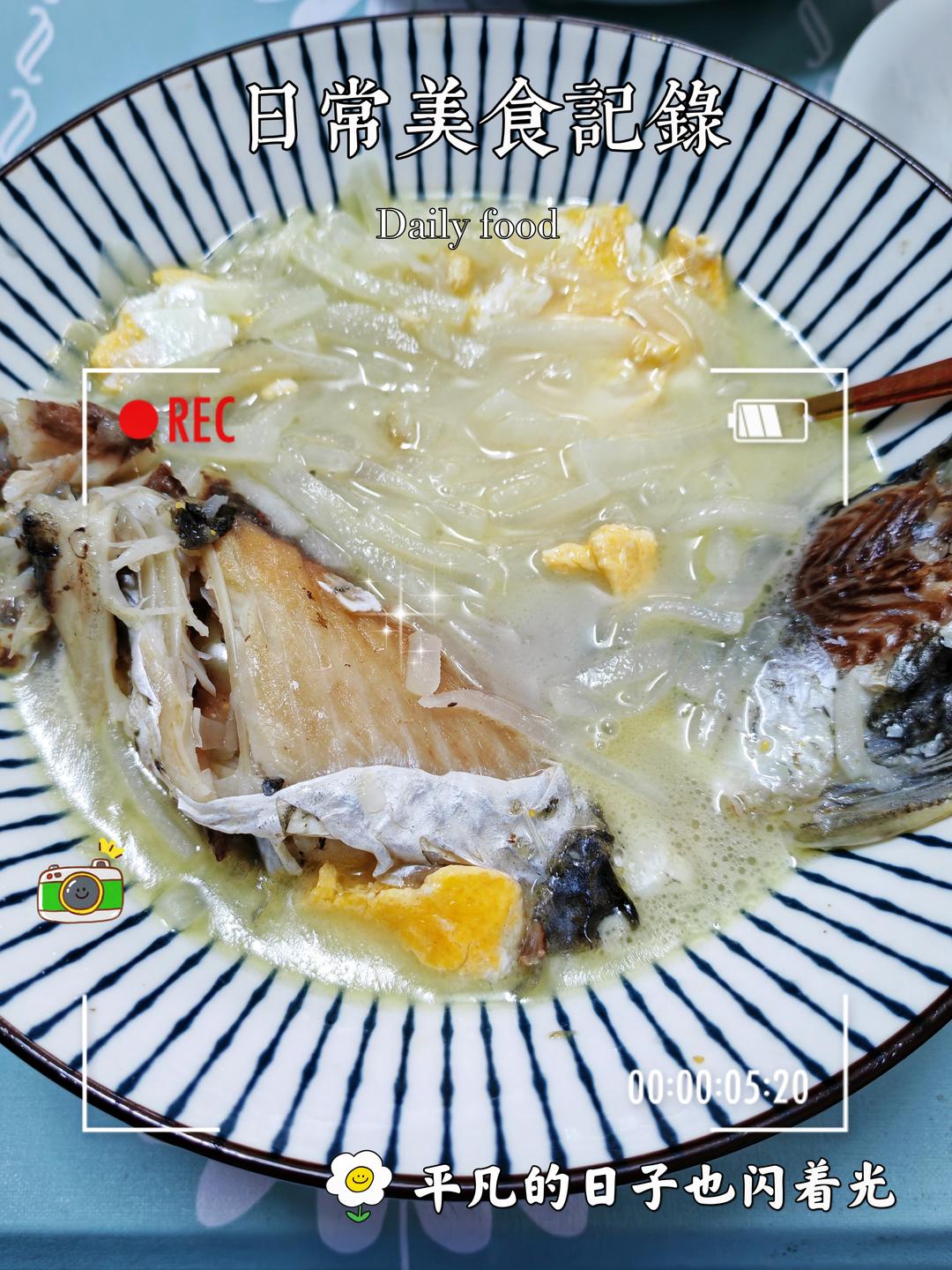 白萝卜丝鲫鱼汤