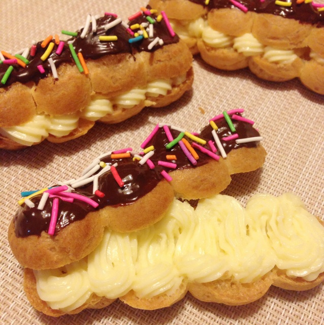 v家cake做的巧克力闪电泡芙eclair