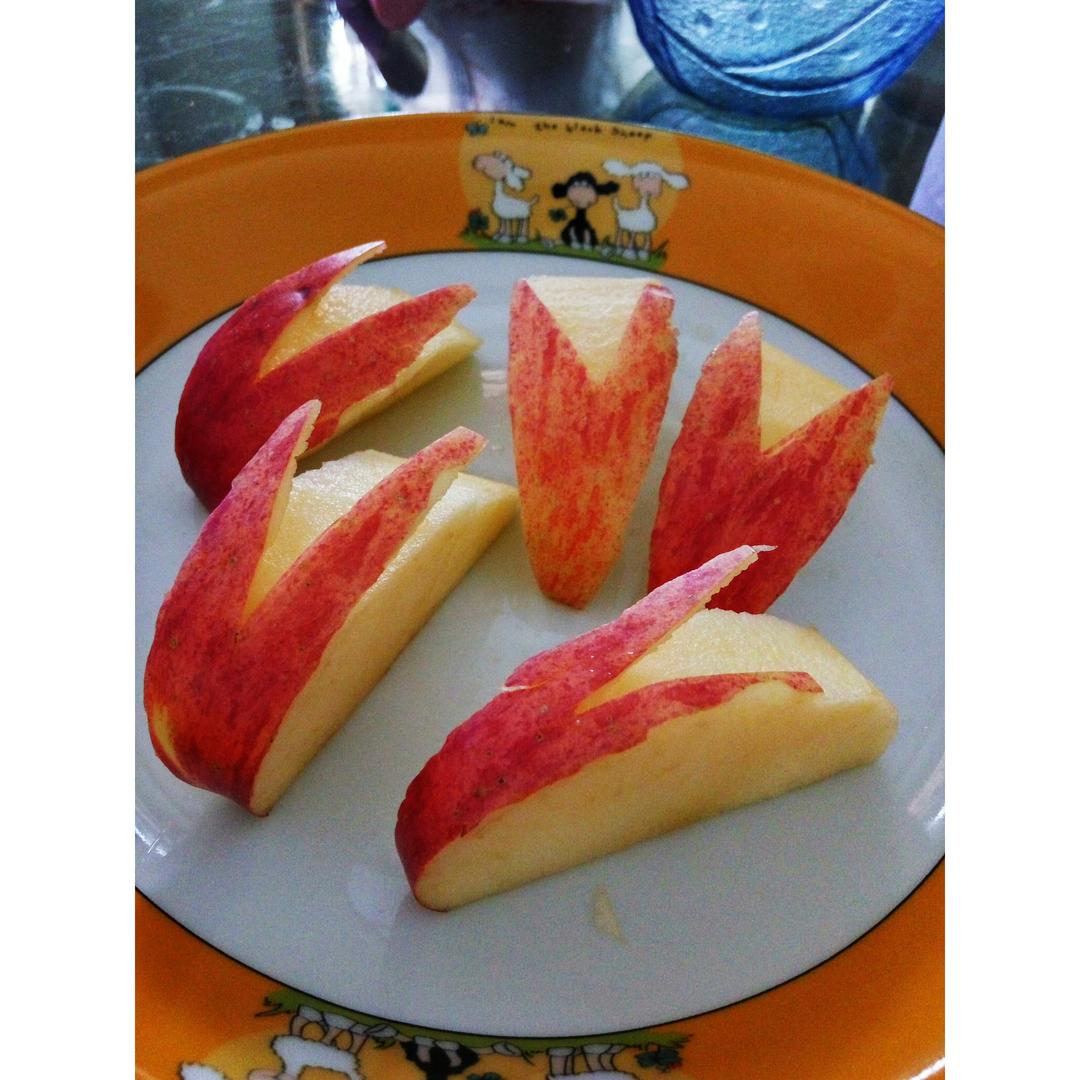 琪琪娃的笨老妈做的兔子苹果