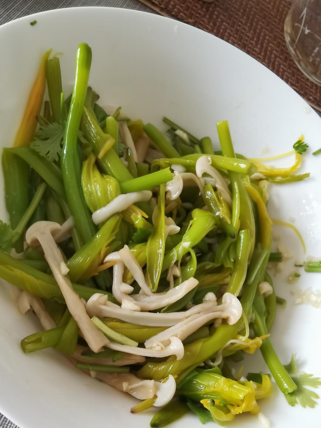 凉拌黄花菜