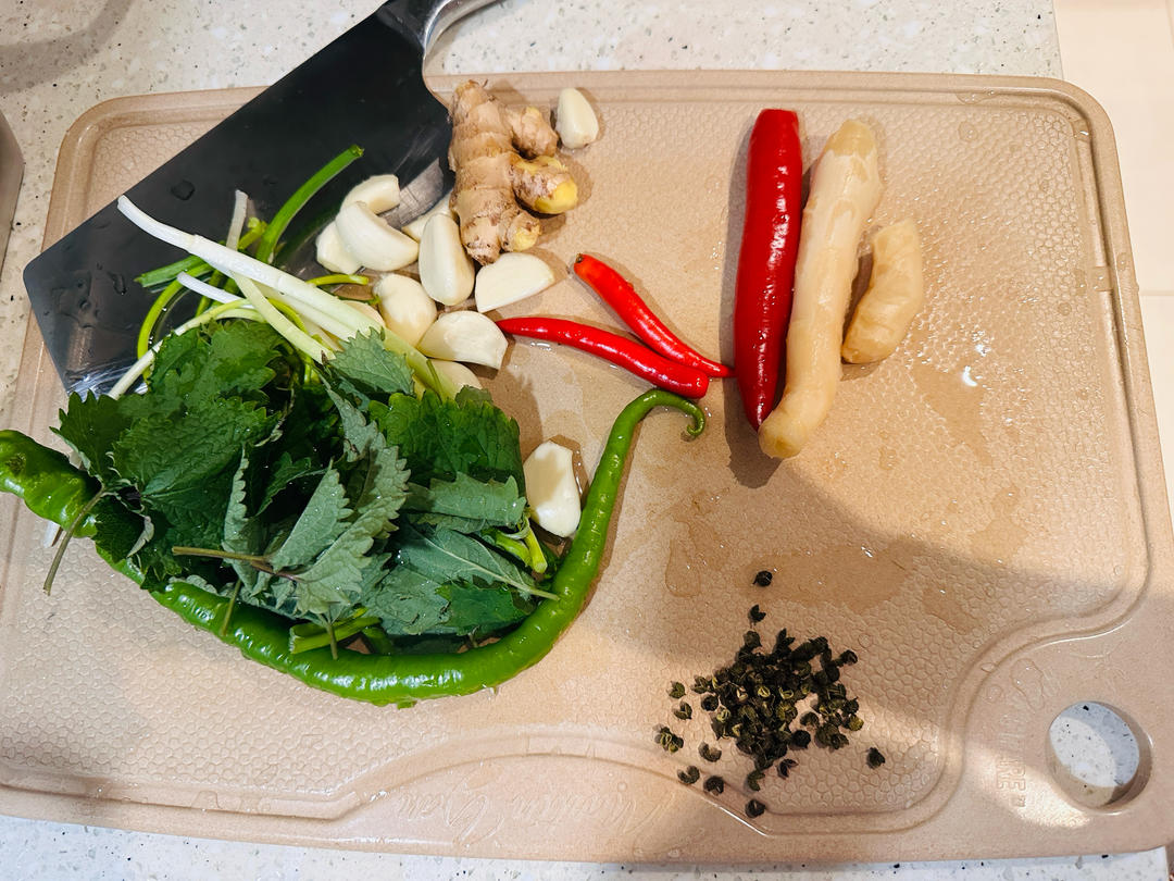 汤鲜味美的霍香鲫鱼