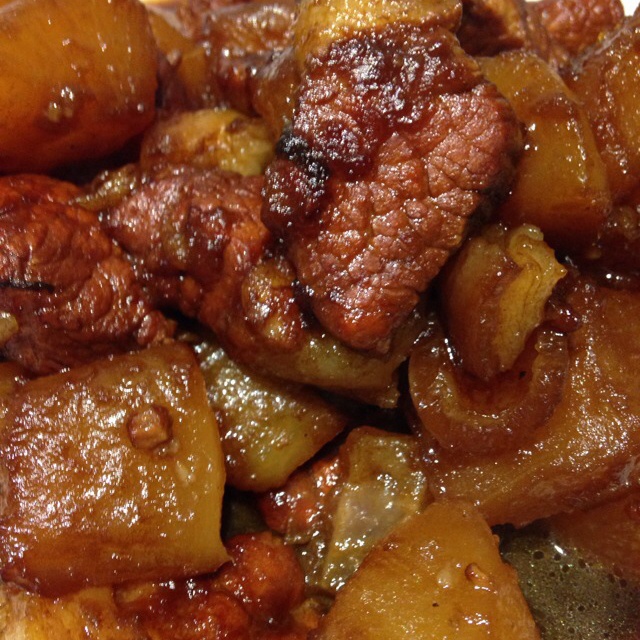 吃着碗里望着锅里的红烧肉