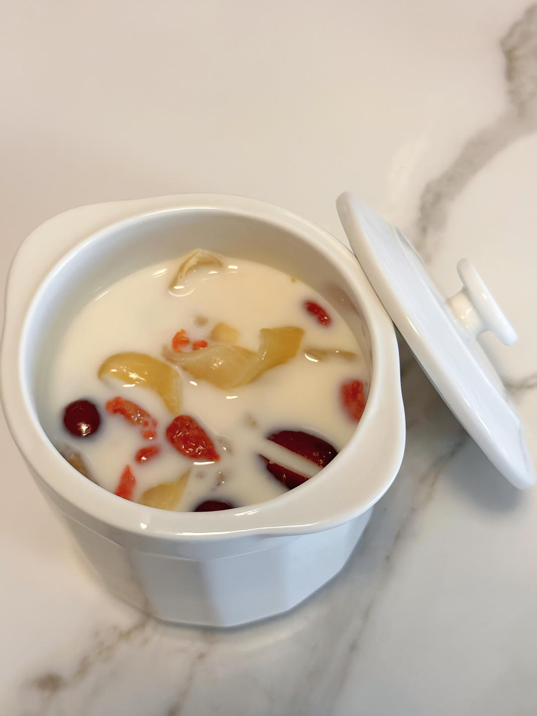 牛奶炖花胶