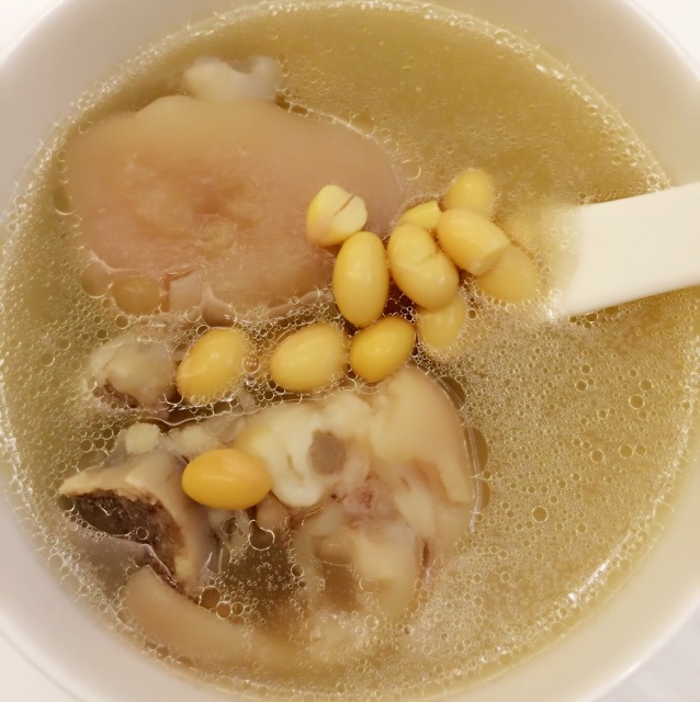 訞訞做的黄豆猪脚汤
