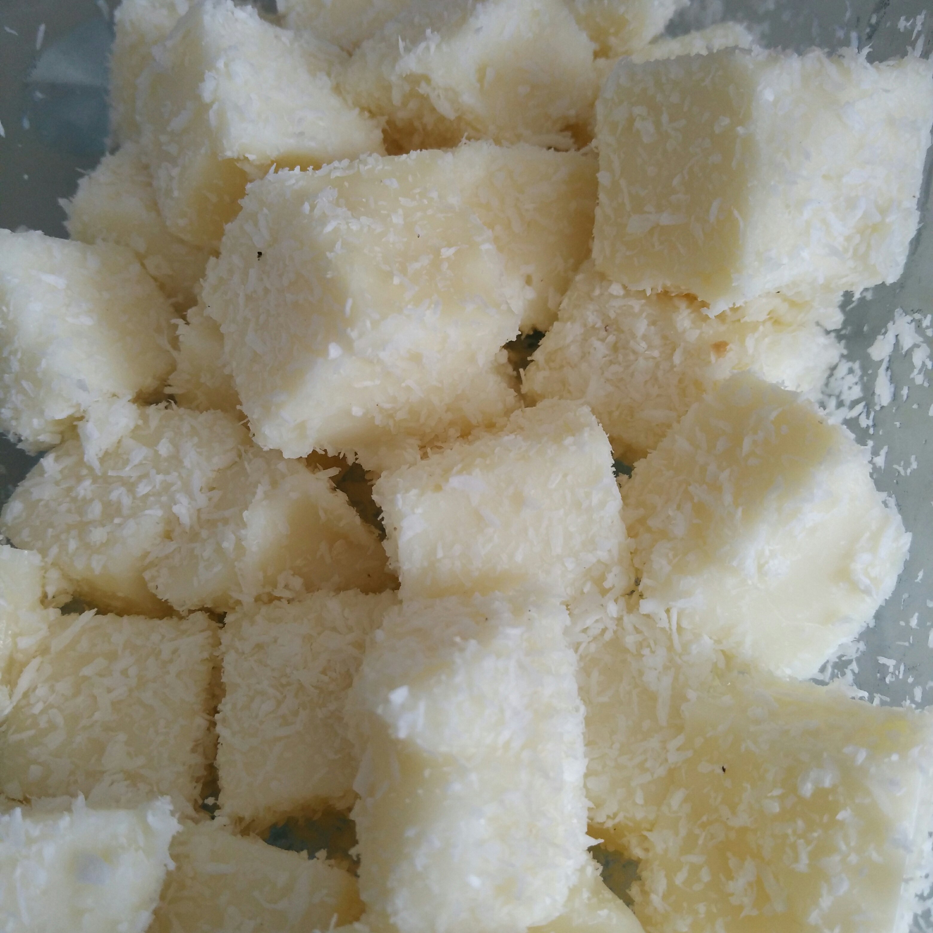 椰丝牛奶小方糕