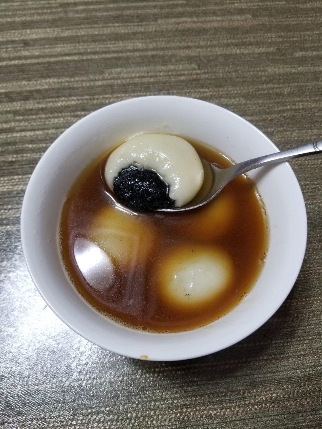 花生黑芝麻汤圆