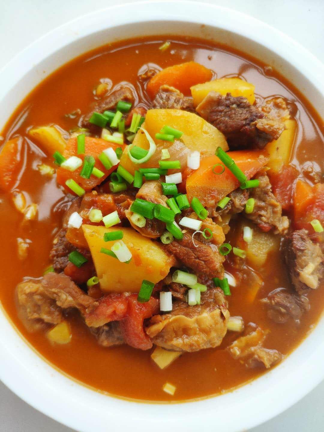 不到半年做的番茄土豆炖牛腩