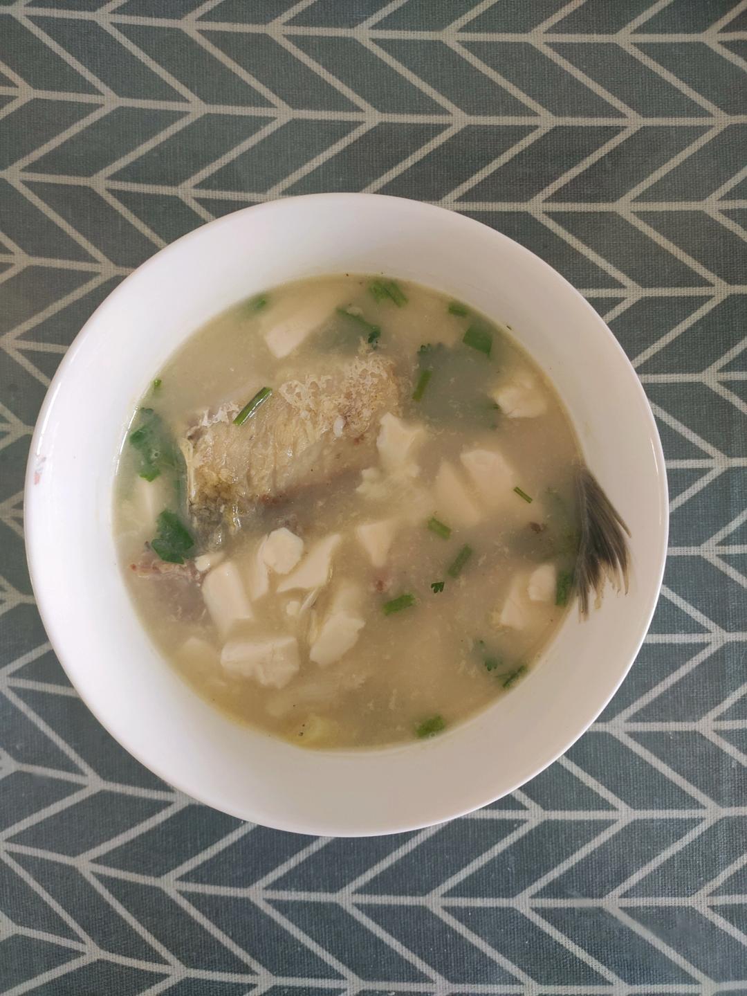 厨师长教你：“鲫鱼豆腐汤”的家常做法，满满的烹饪原理