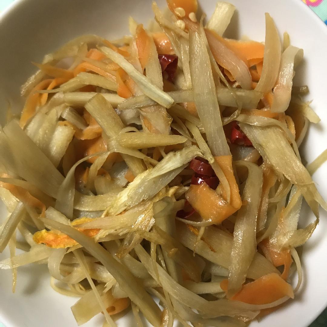 牛蒡胡萝卜芝麻伴（きんぴら）