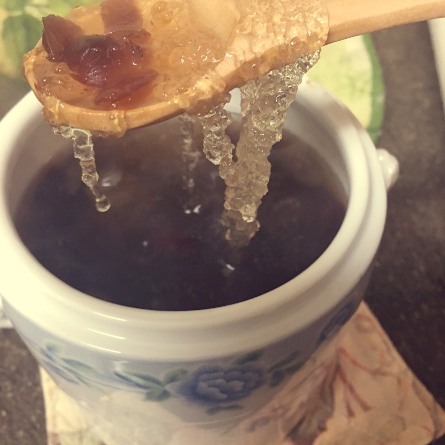 雪莲子雪燕炖桃胶