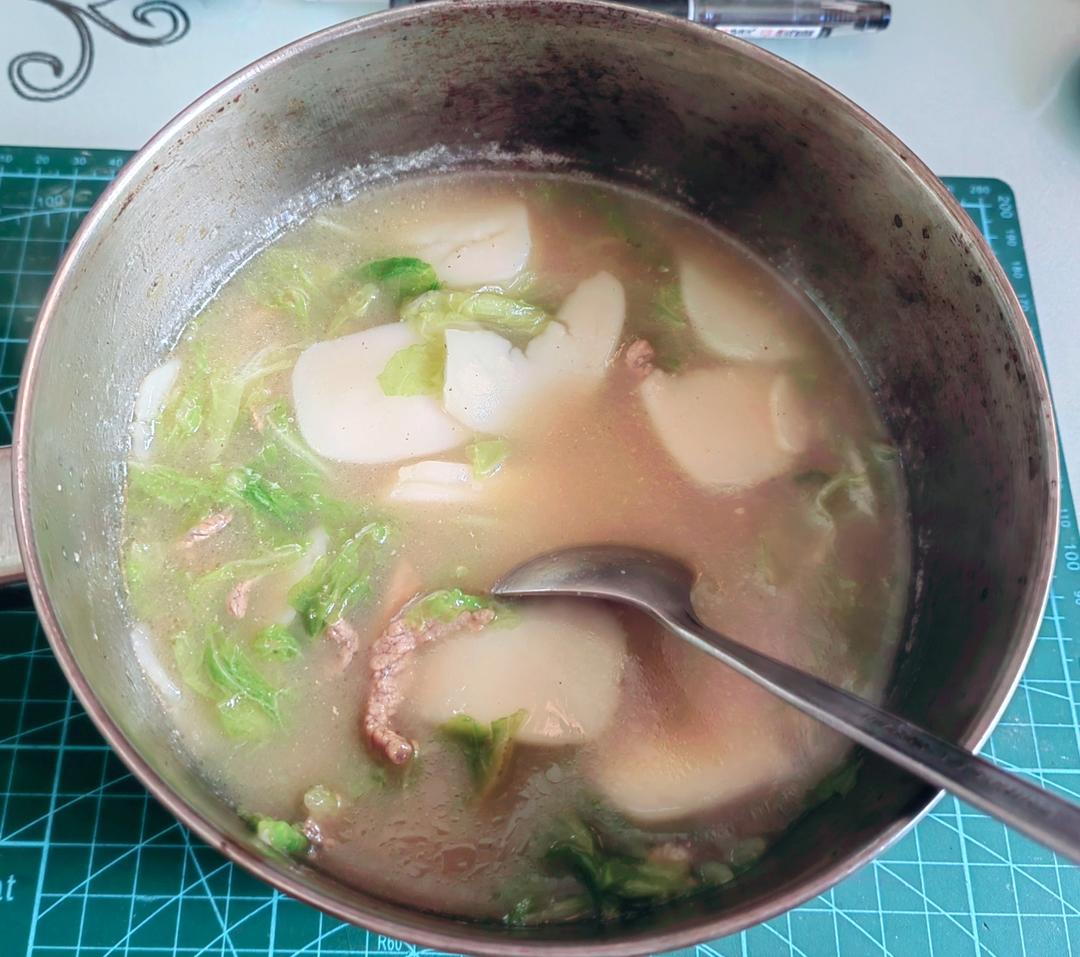 【白菜肉丝年糕汤】
