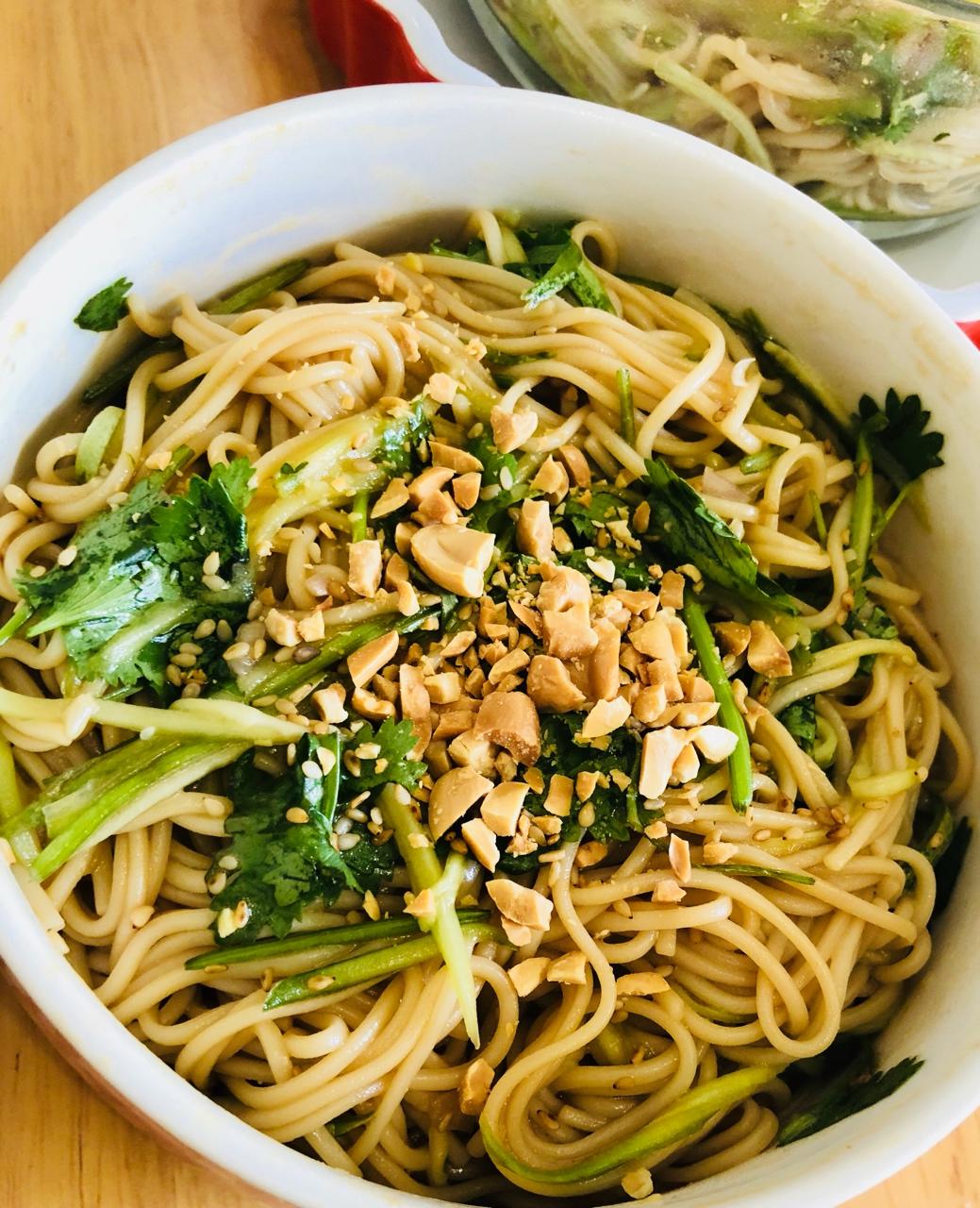 黄瓜芝香凉拌面丨健康·三餐