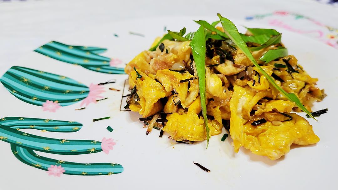 香喷喷的野葱炒土鸡蛋的做法