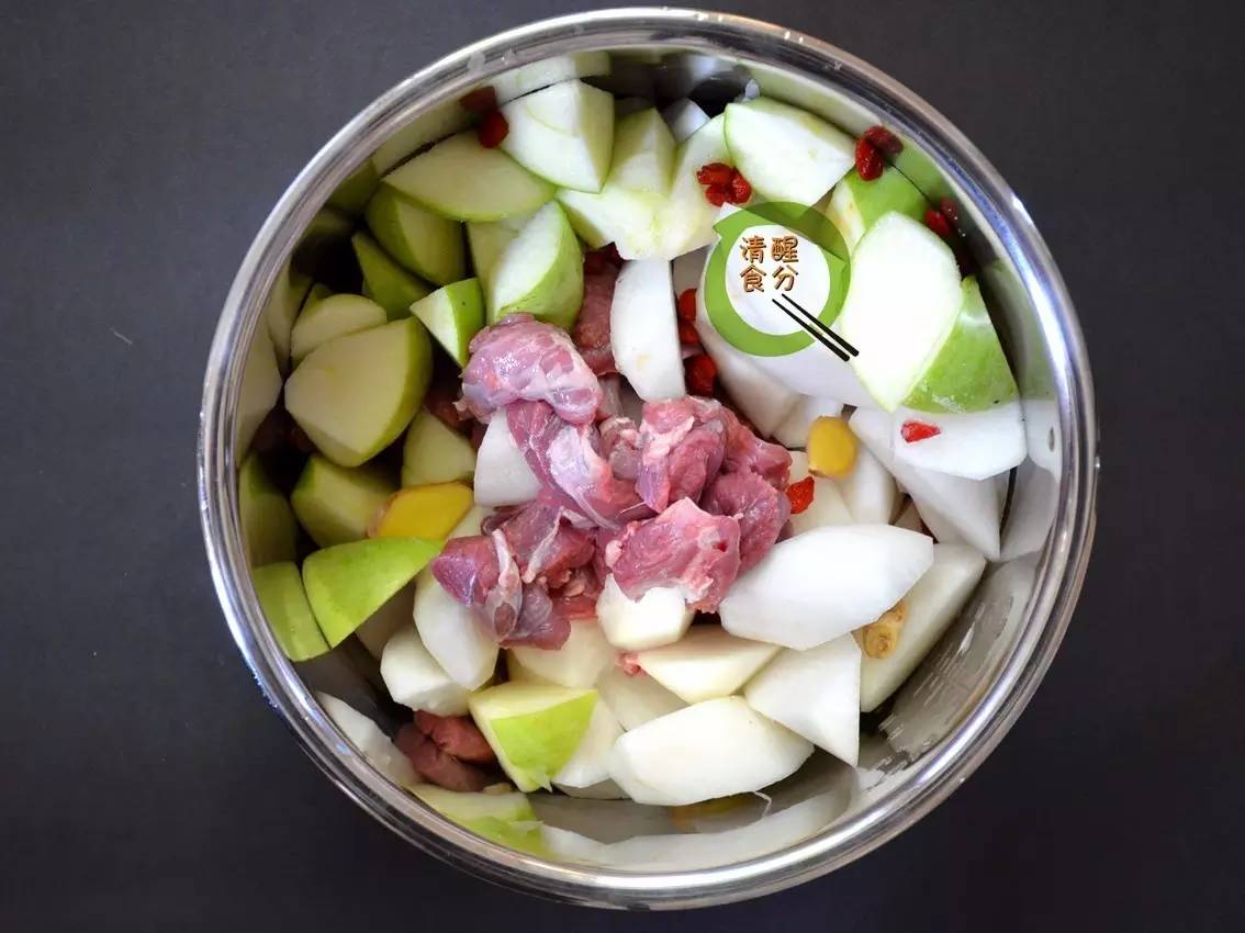 苹果枸杞羊肉汤的做法 步骤3