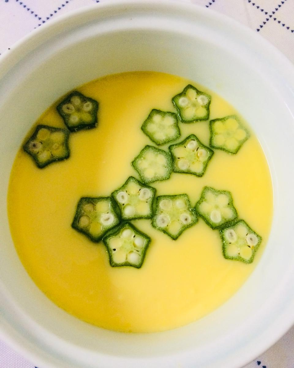 卓卓拙拙做的秋葵鸡蛋羹
