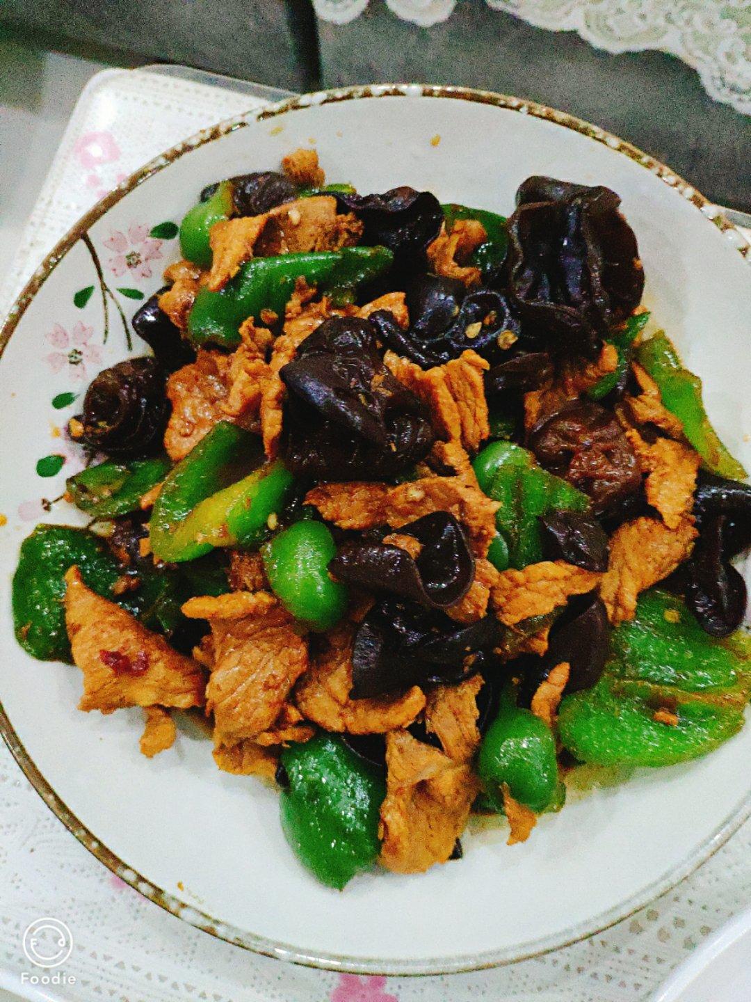 vickie888做的青椒木耳炒肉