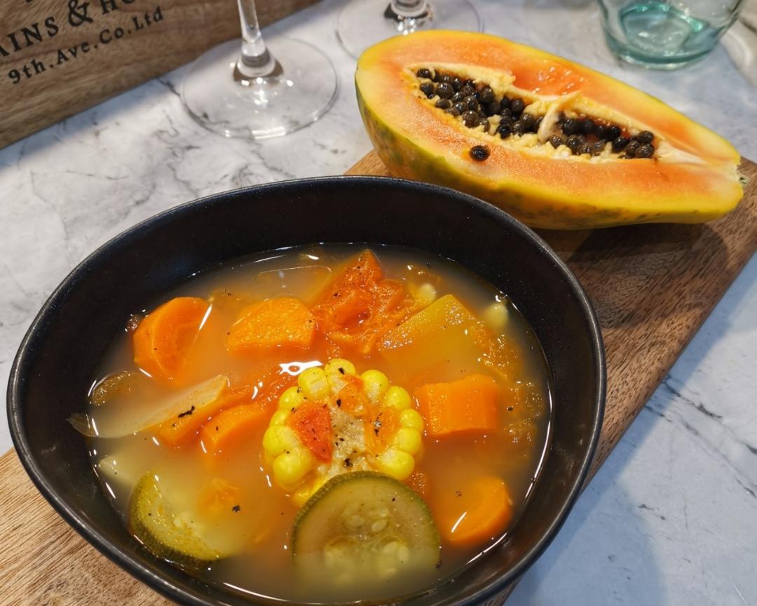 经期暖胃减脂木瓜蔬菜汤