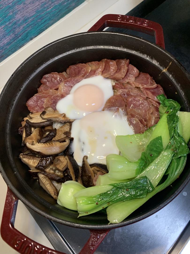 铸铁锅腊肠煲仔饭