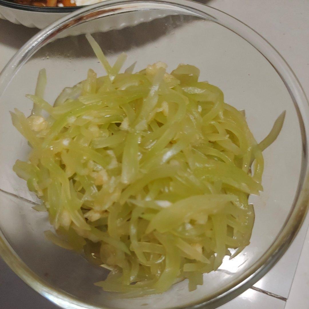 厨师长教你：夏日开胃小菜“凉拌莴笋丝”的家常做法，简单易学赶紧收藏吧
