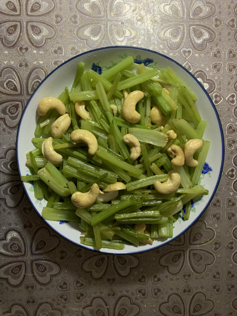 腰果炒西芹