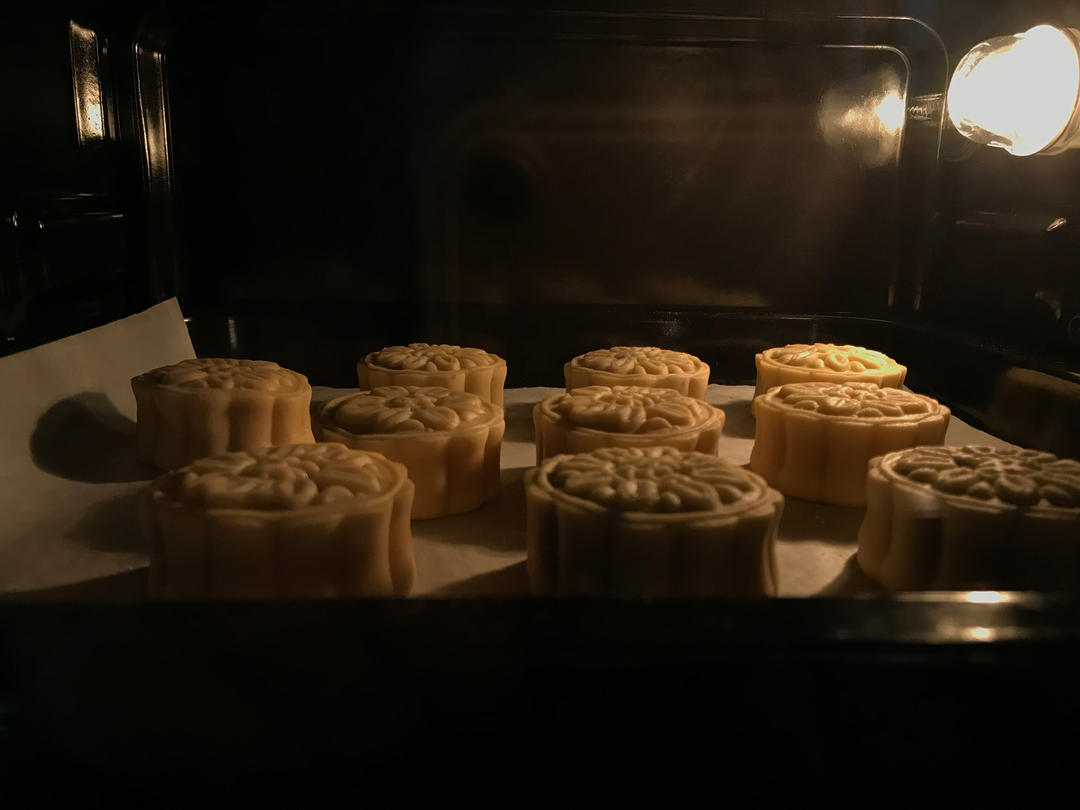 广式月饼—蛋黄莲蓉月饼