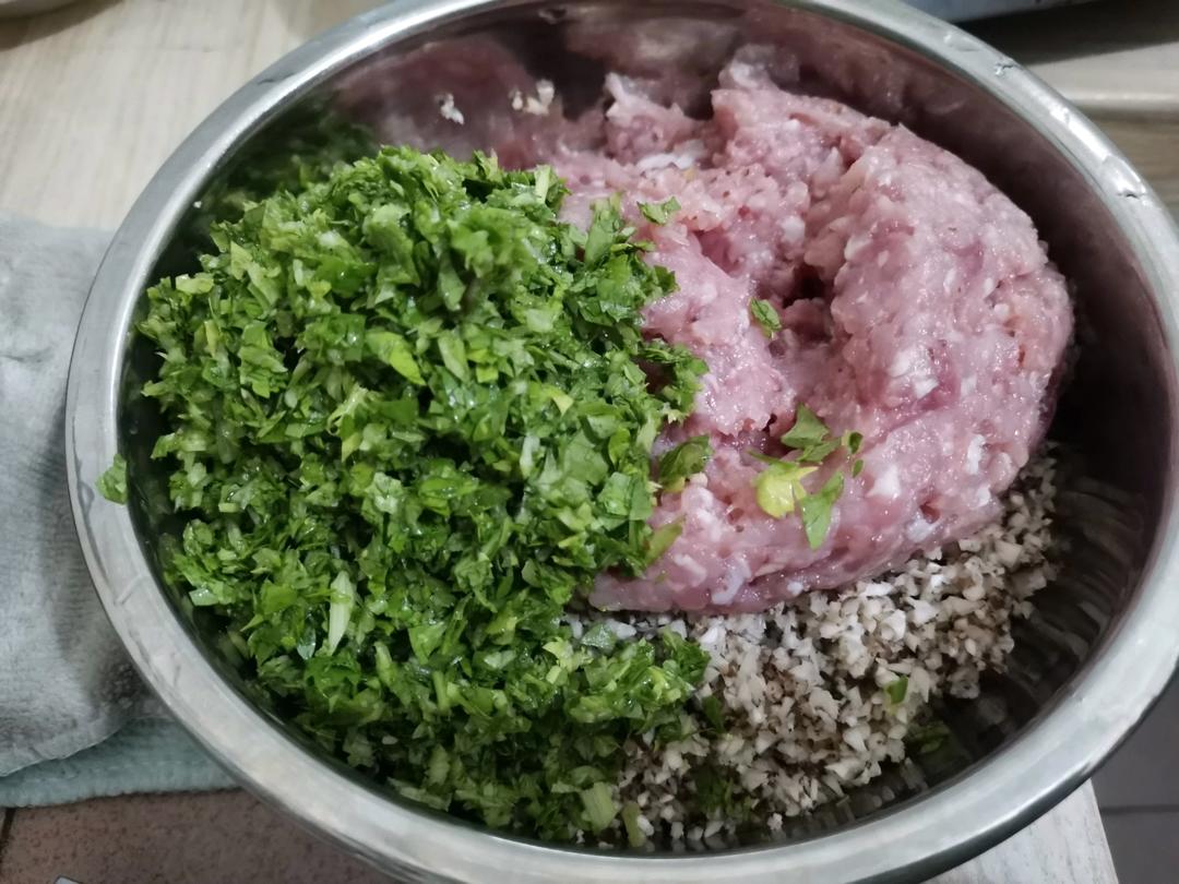 芹菜香菇肉馅饺子