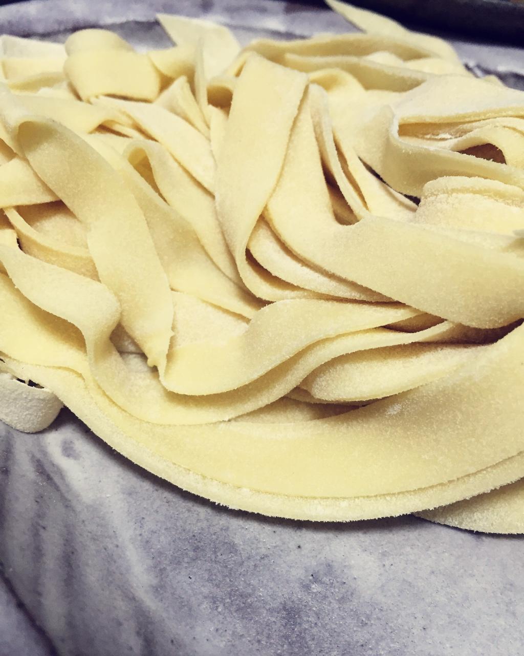 手擀面配鸡蛋酱Hand Make Noodles With Egg Sauce