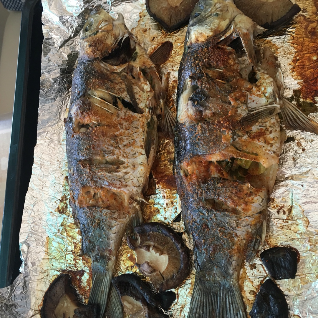 香辣烤鲫鱼