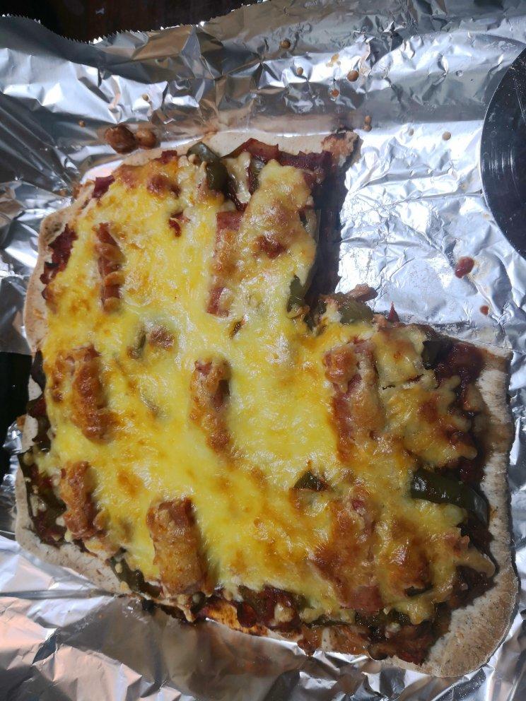 薄饼脆皮火腿pizza