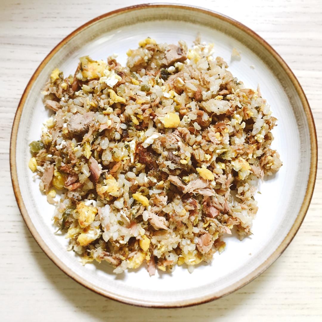 糙米金枪鱼蛋炒饭