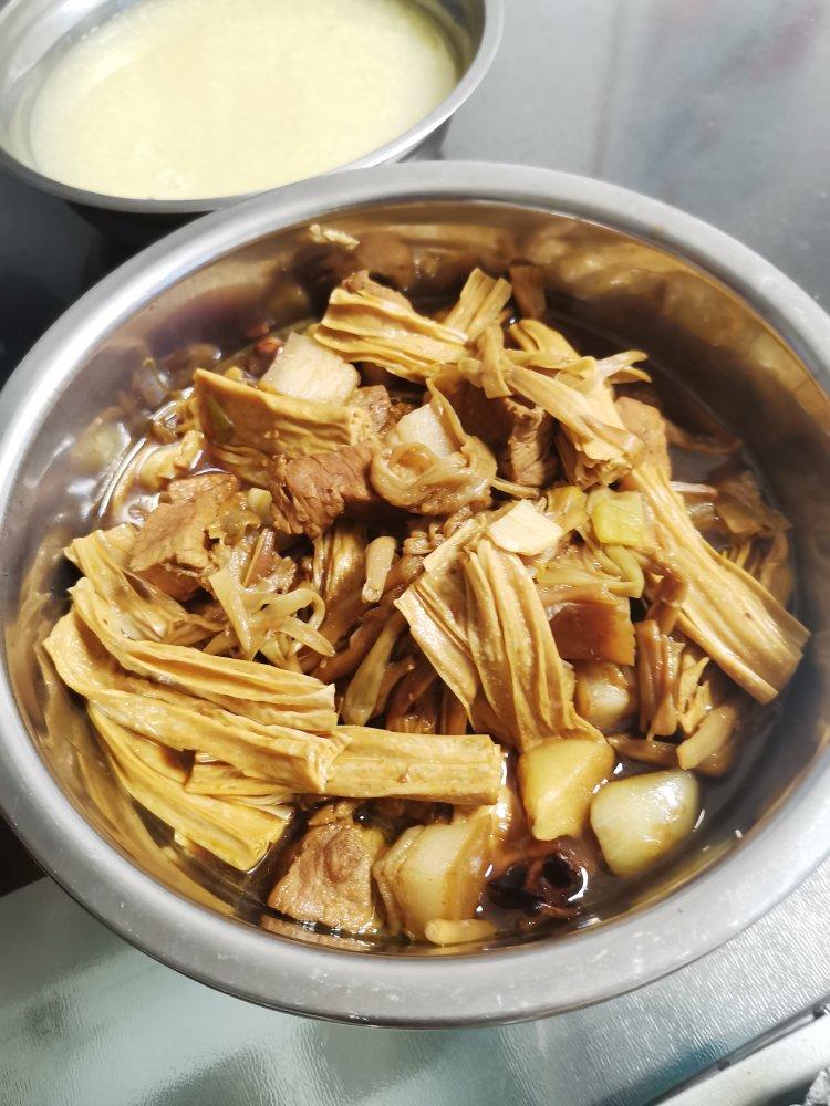 黄花菜腐竹烧肉